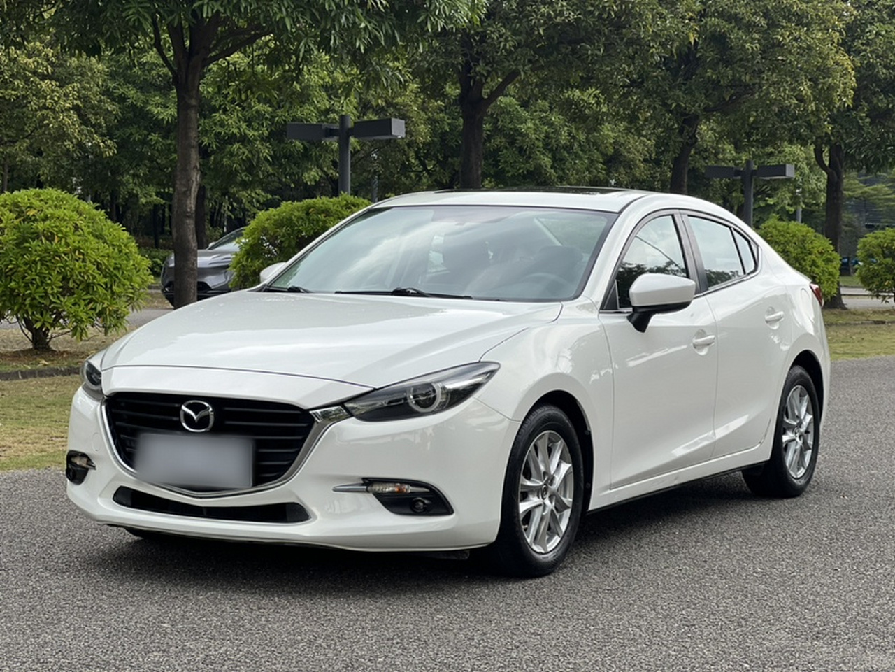 3 Axela 2017 Sedan 1.5L AT Luxury China V