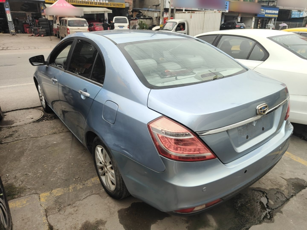 Emgrand 2014 Sedan 1.3T CVT Premium photo 4