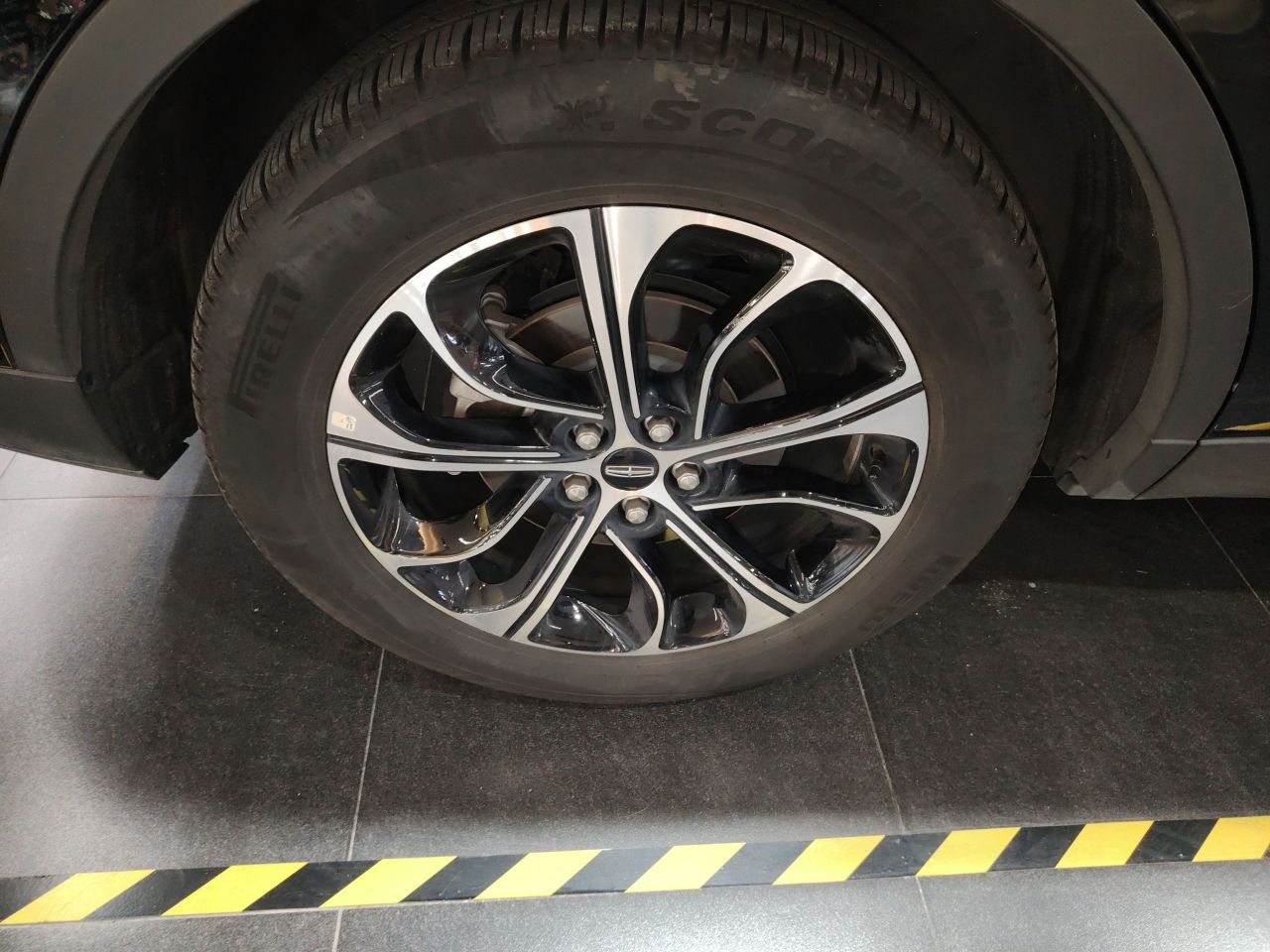 Nautilus 2025 2.0T AWD photo 2