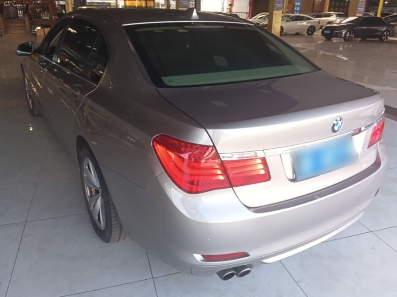 7 Series 2011 730Li photo 4