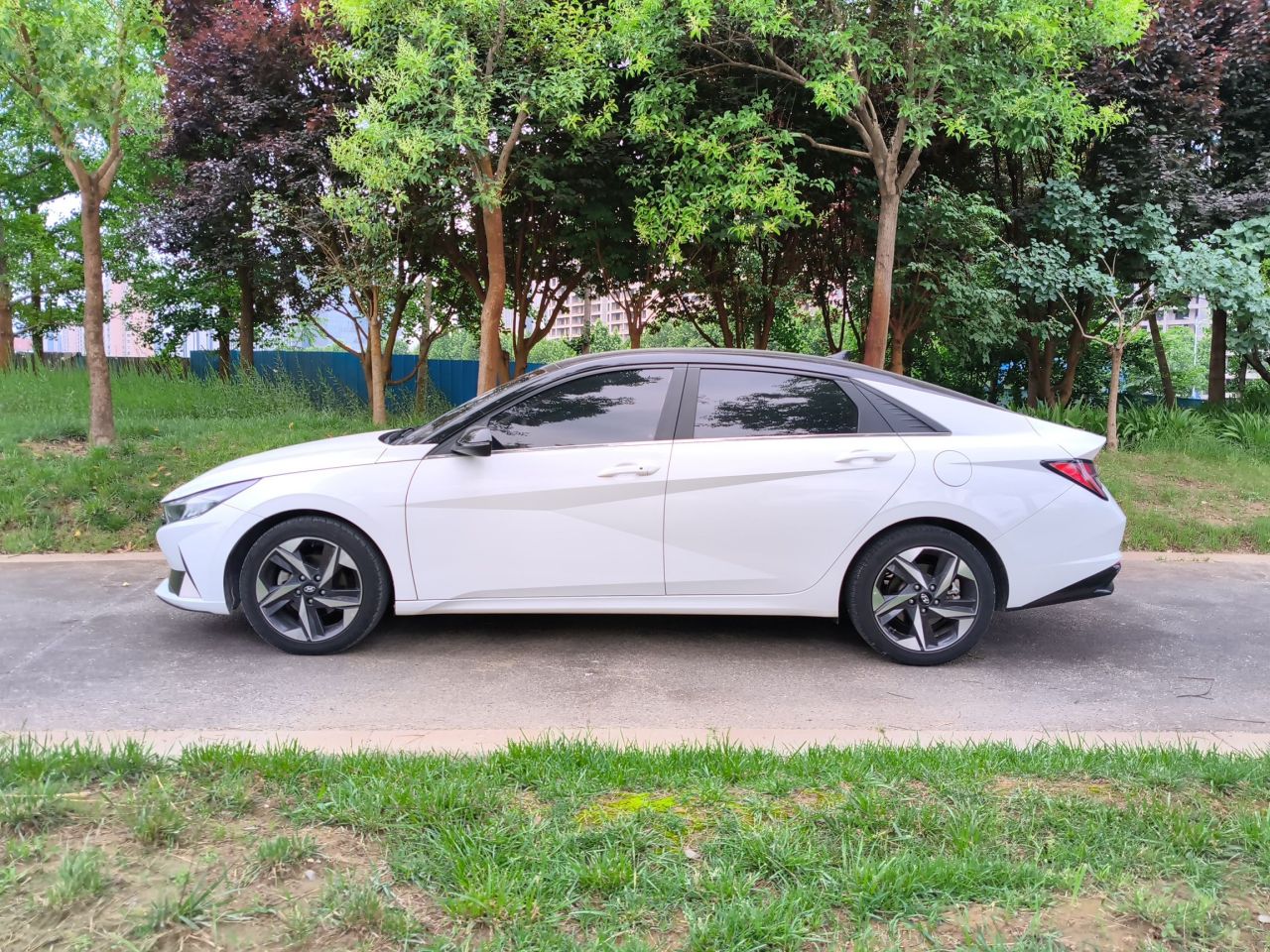 Elantra 2021 1.5L CVT LUX Premium photo 4