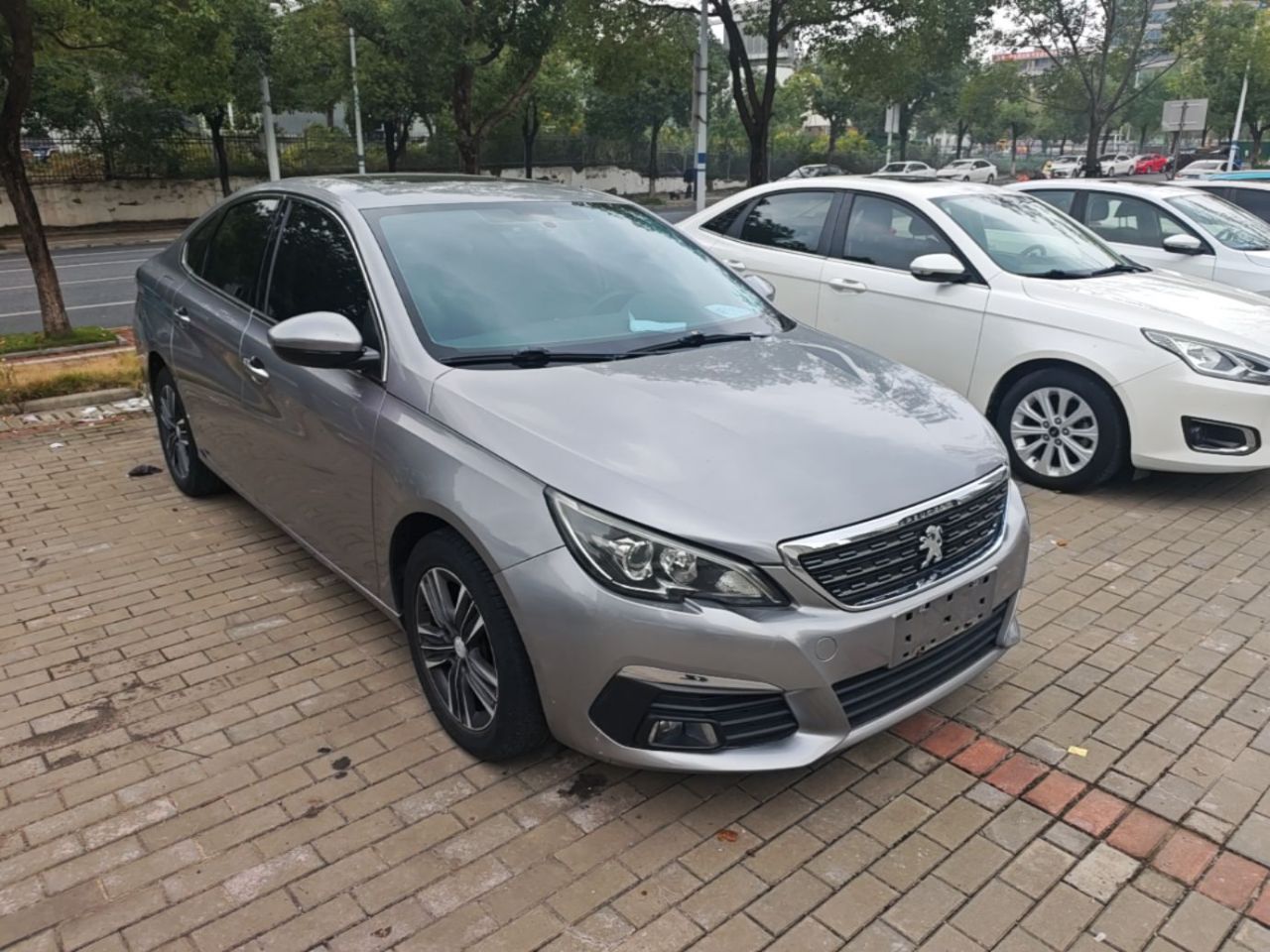 308 2016 1.6L AT Luxury photo 3