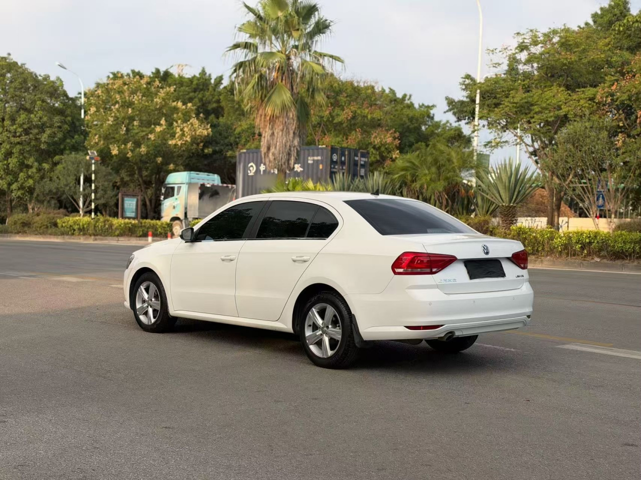 Lavida 2017 1.6L AT photo 4
