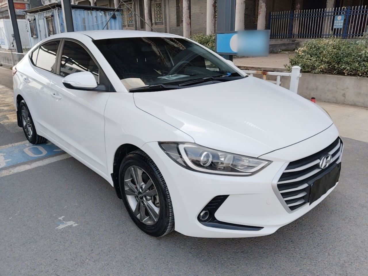 Elantra 2016 1.6L MT Smart photo 5