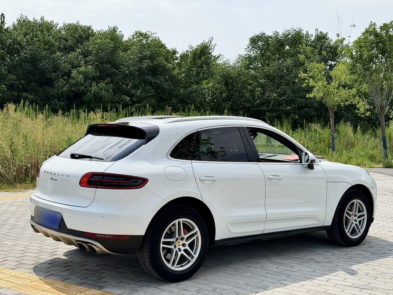 2017 Macan 2.0T photo 2