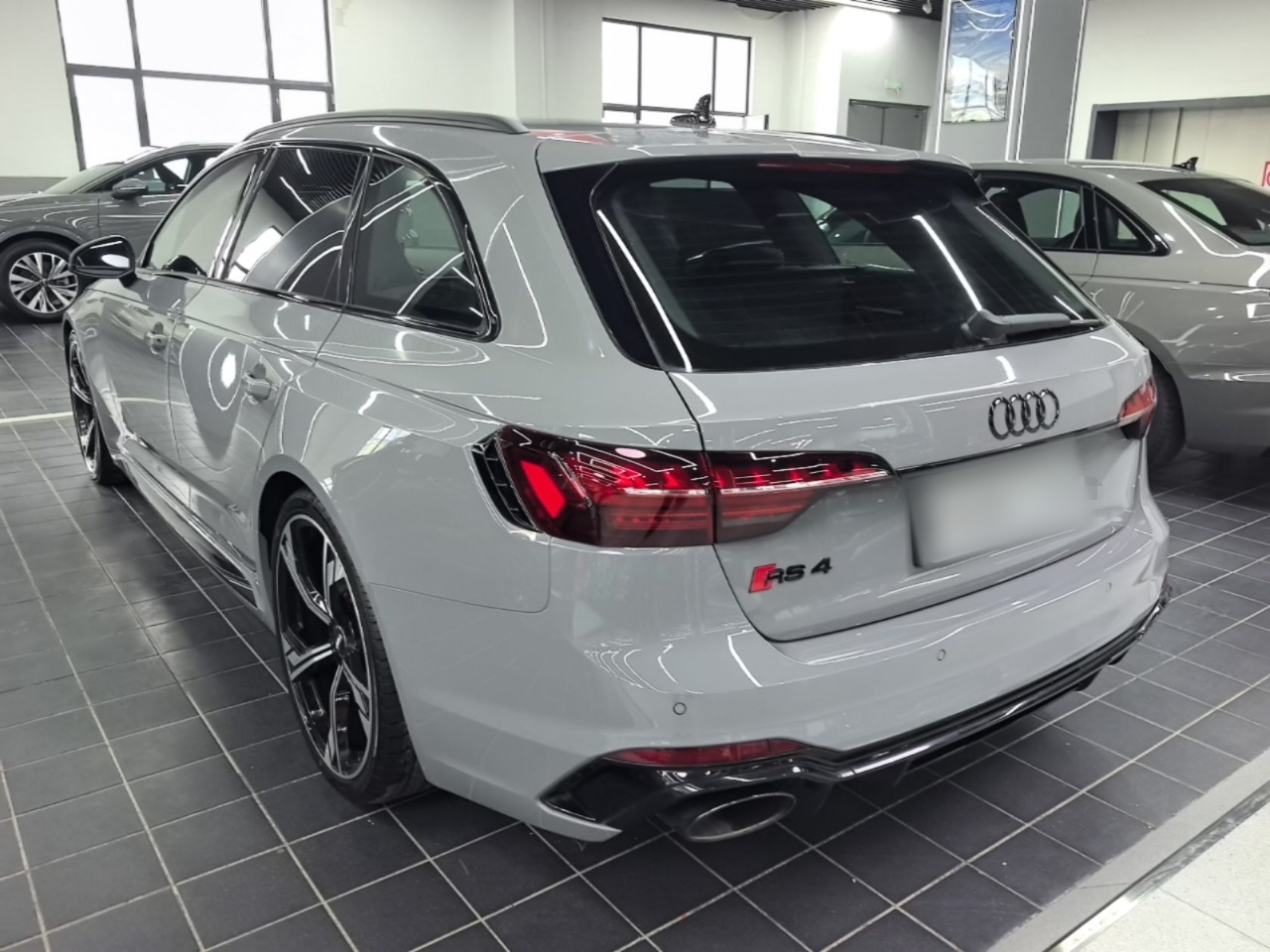 RS 4 2023 RS4 Avant photo 4