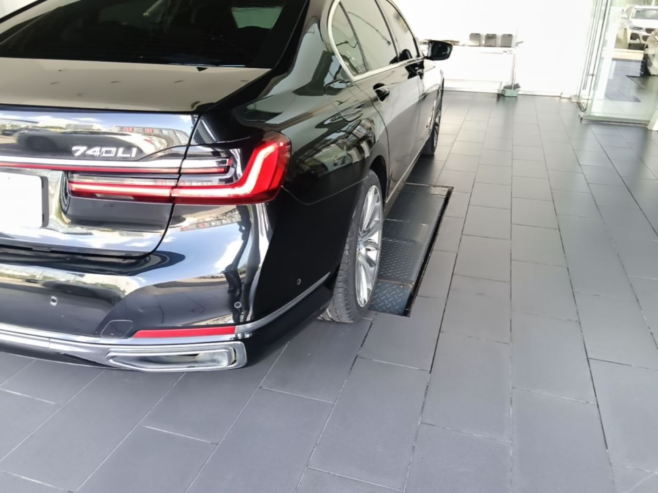 7 Series 2019 Facelift 740Li Leading Luxury photo 2
