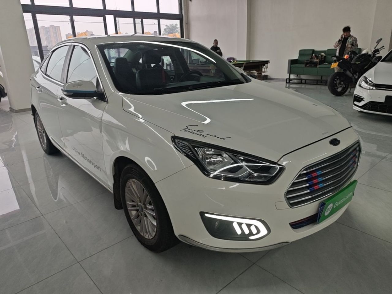 Escort 2017 Facelift 1.5L AT Comfort photo 3