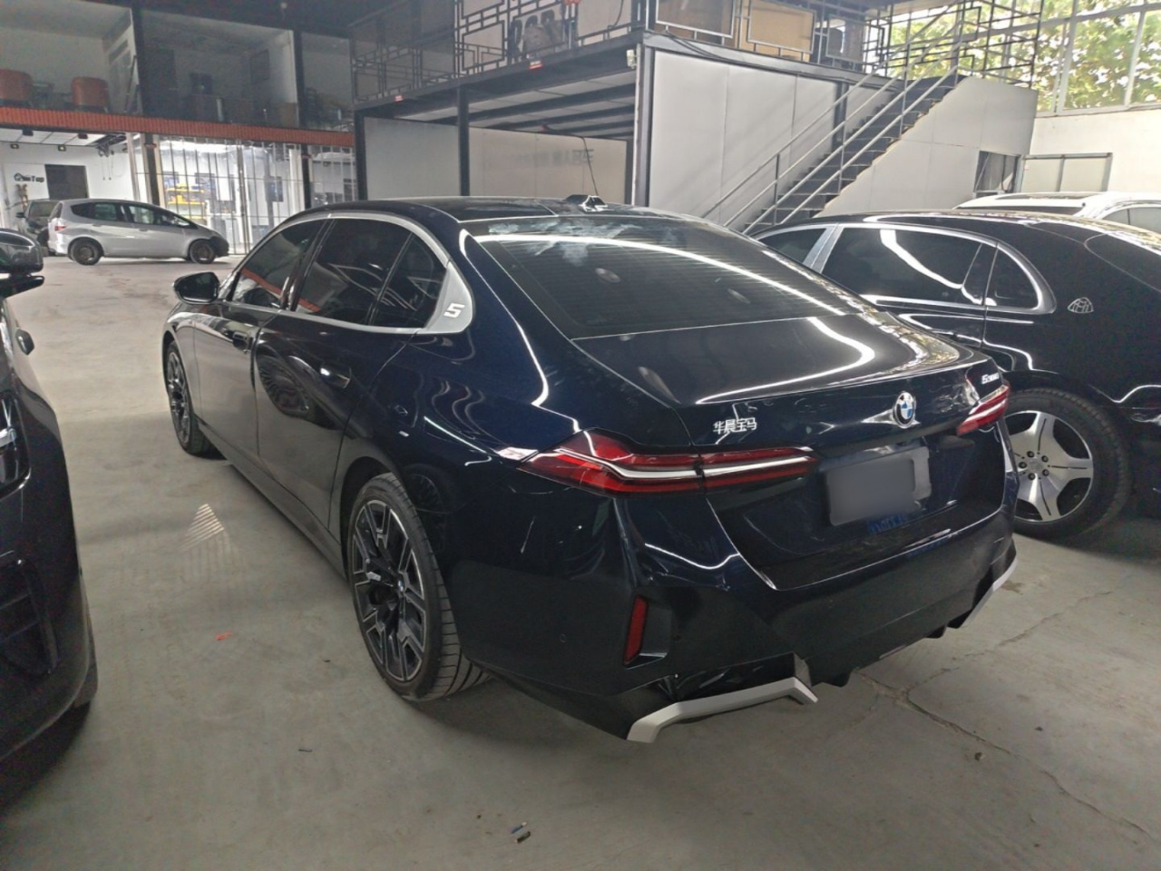 5 Series 2025 530Li Exclusive M Sport Package photo 4