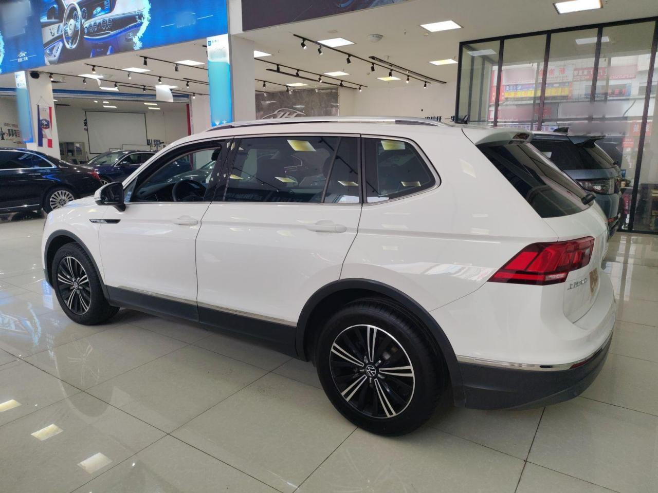 Tiguan L 2021 330TSI AT RWD Smart photo 4