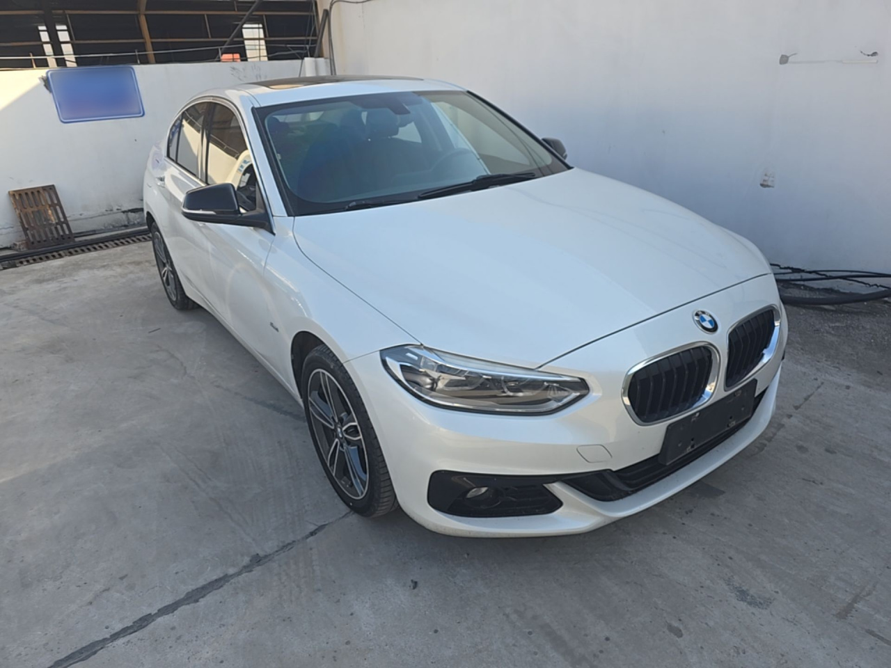 1 Series 2018 118i Sport photo 3