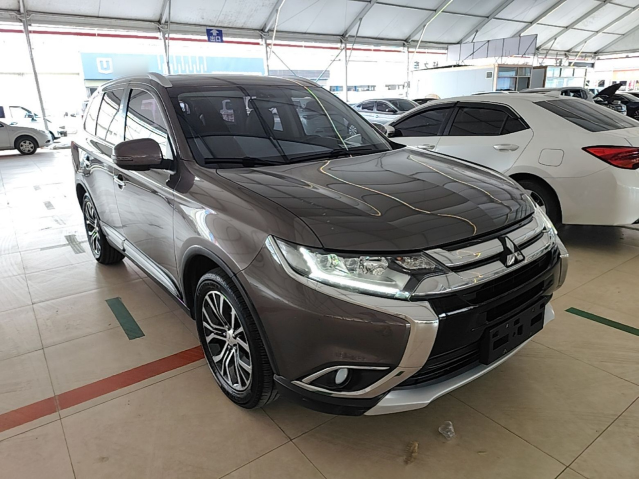 Outlander 2018 2.4L AWD Luxury 7-Seater photo 3