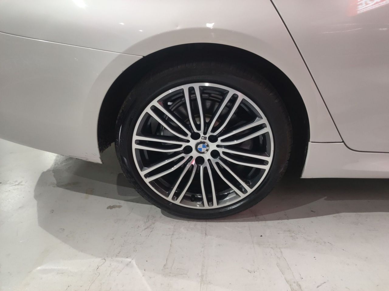 5 Series 2019 530Li Leading M Sport Package photo 4