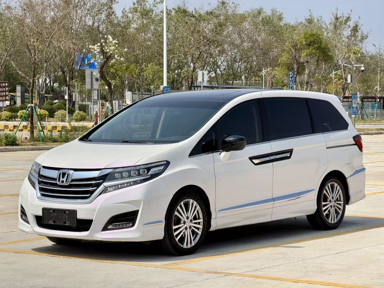 Elysion 2016 2.4L Luxury