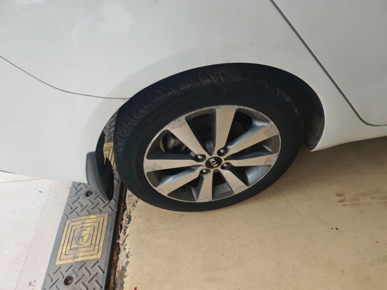 K2 2015 Sedan 1.6L AT Premium photo 4