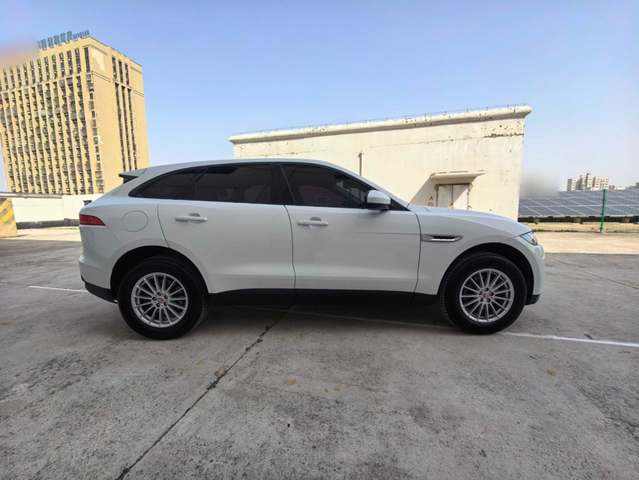 F-PACE 2016 2.0T RWD Exclusive photo 4