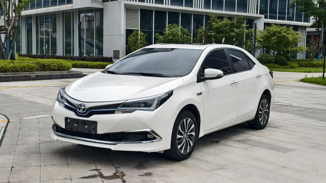 Corolla Hybrid E+ 2019 1.8L E-CVT Leading