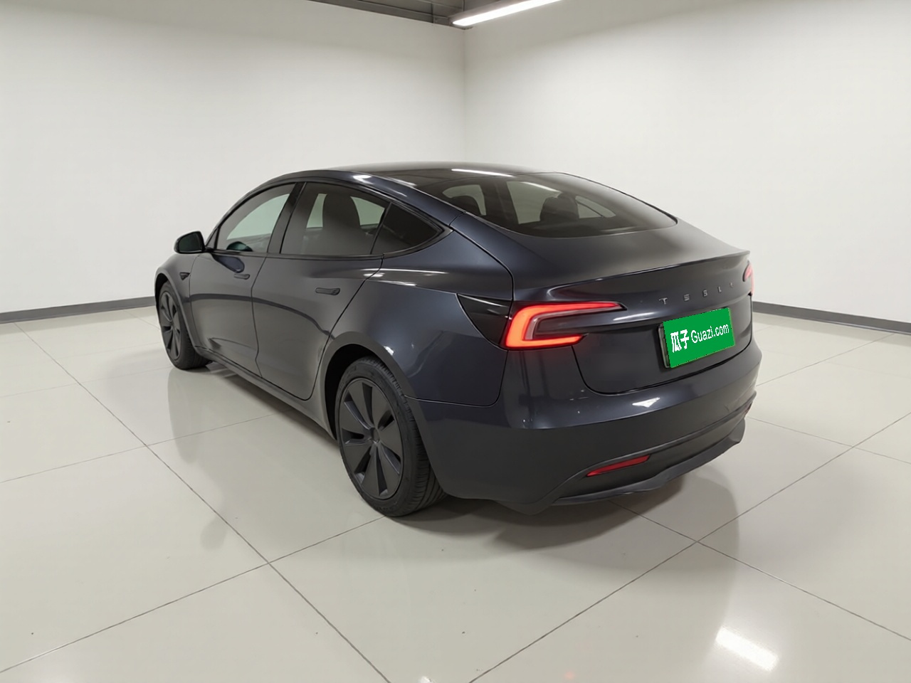 Model 3 2023 RWD photo 4