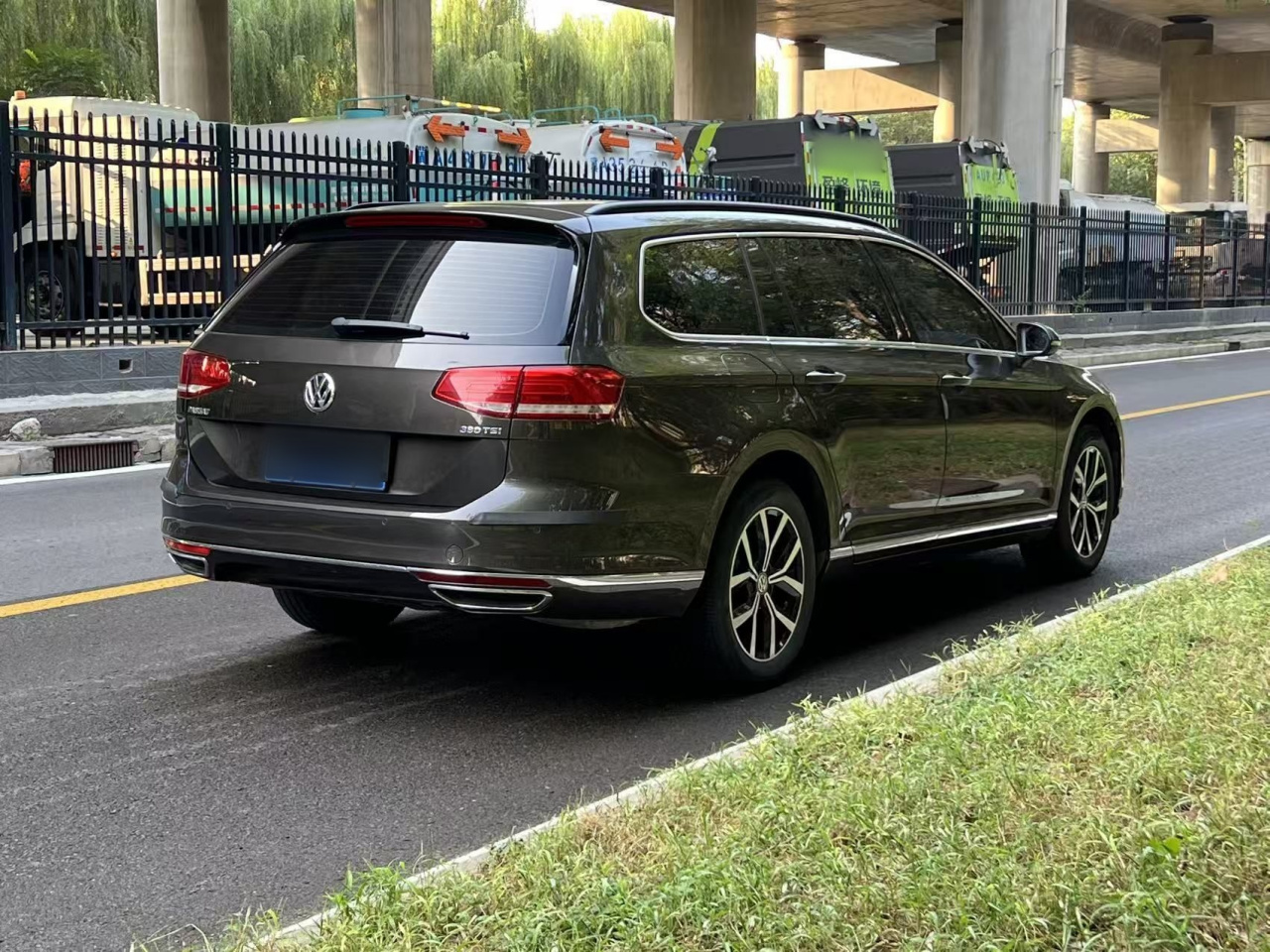 2016 380TSI RWD photo 4