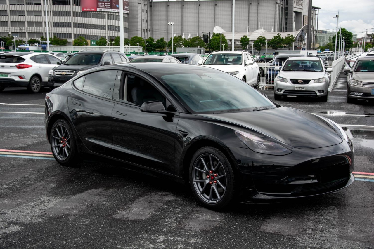 Model 3 2022 RWD photo 2