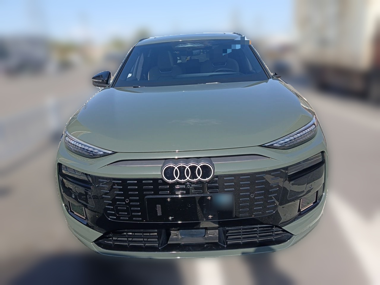 Q6L e-tron 2026 Pilot photo 2