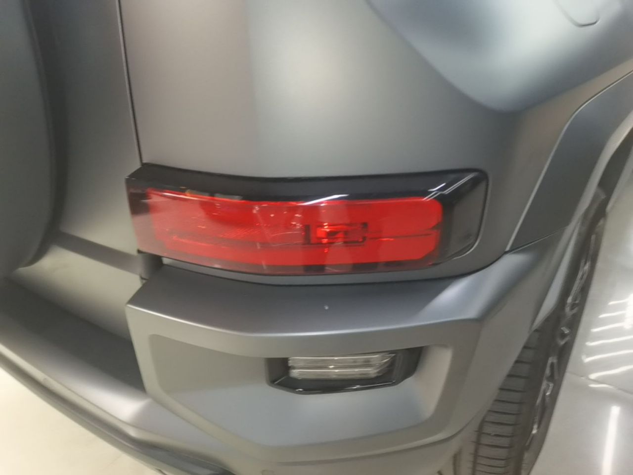700 EV 2024 Hi4-T photo 2