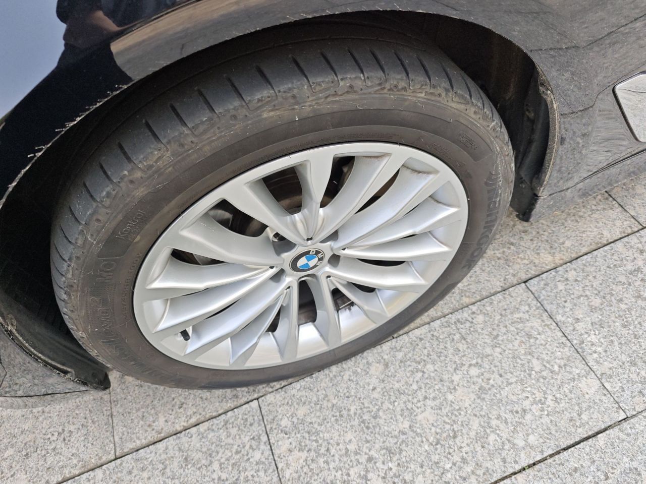 5 Series 2018 525Li Luxury photo 3
