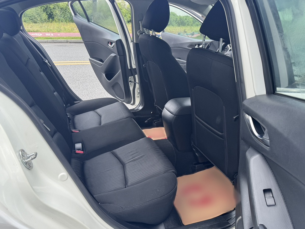 3 Axela 2014 Sedan 1.5L AT Comfort photo 2