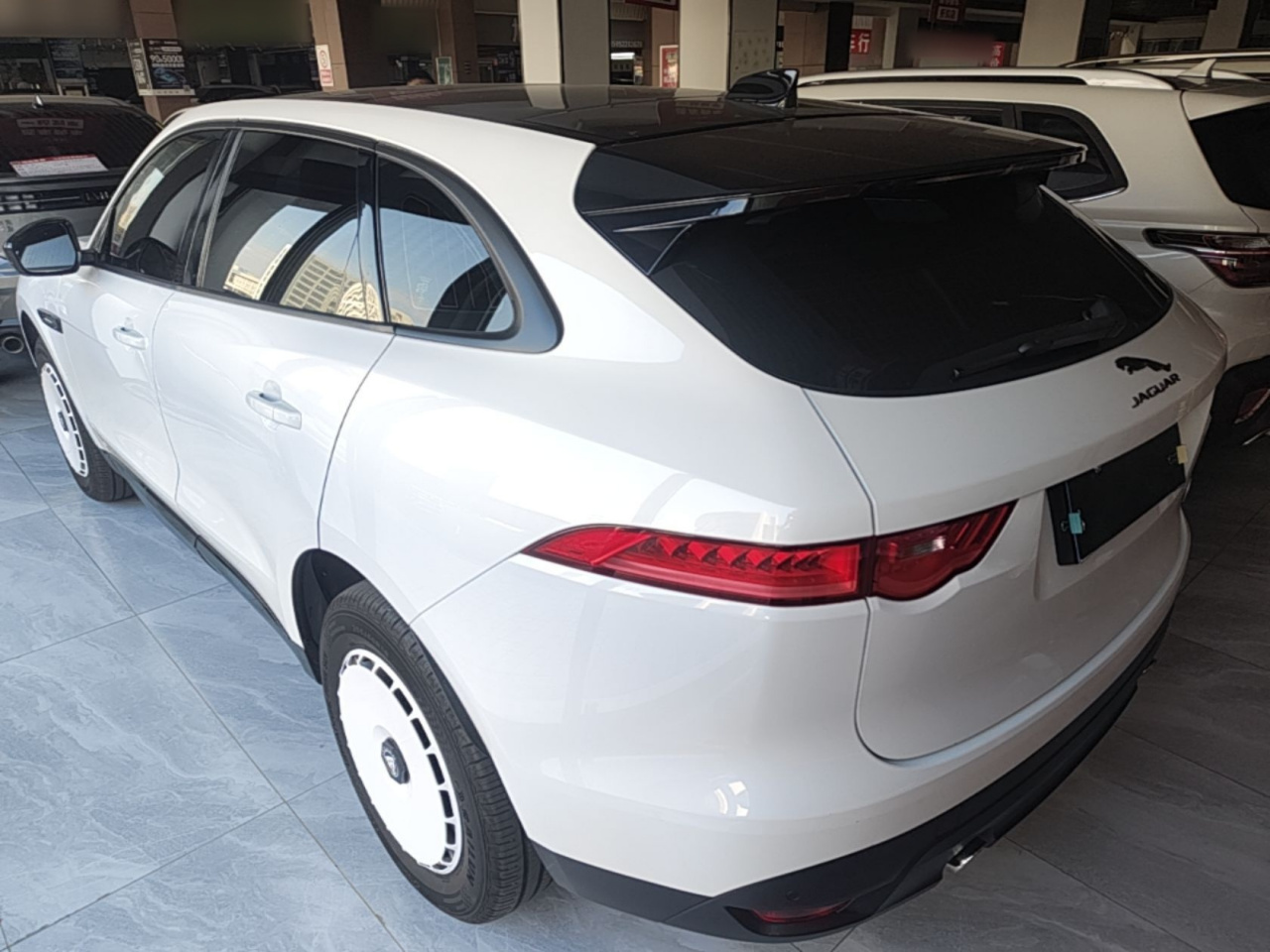 F-PACE 2016 2.0T RWD Exclusive photo 4