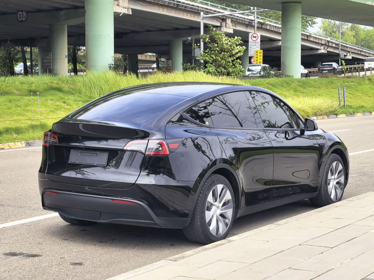 Model Y 2022 Facelift RWD photo 4
