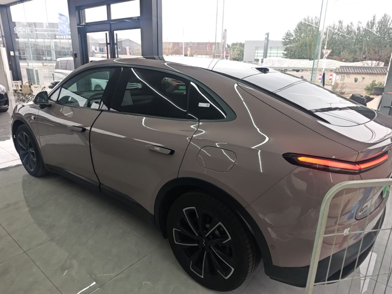 L60 2024 60kWh RWD photo 4