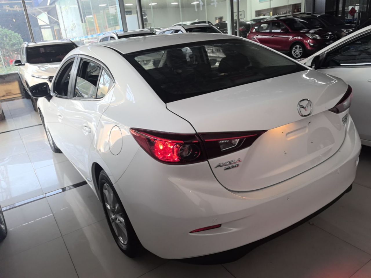 3 Axela 2016 Sedan 1.5L AT Comfort photo 4