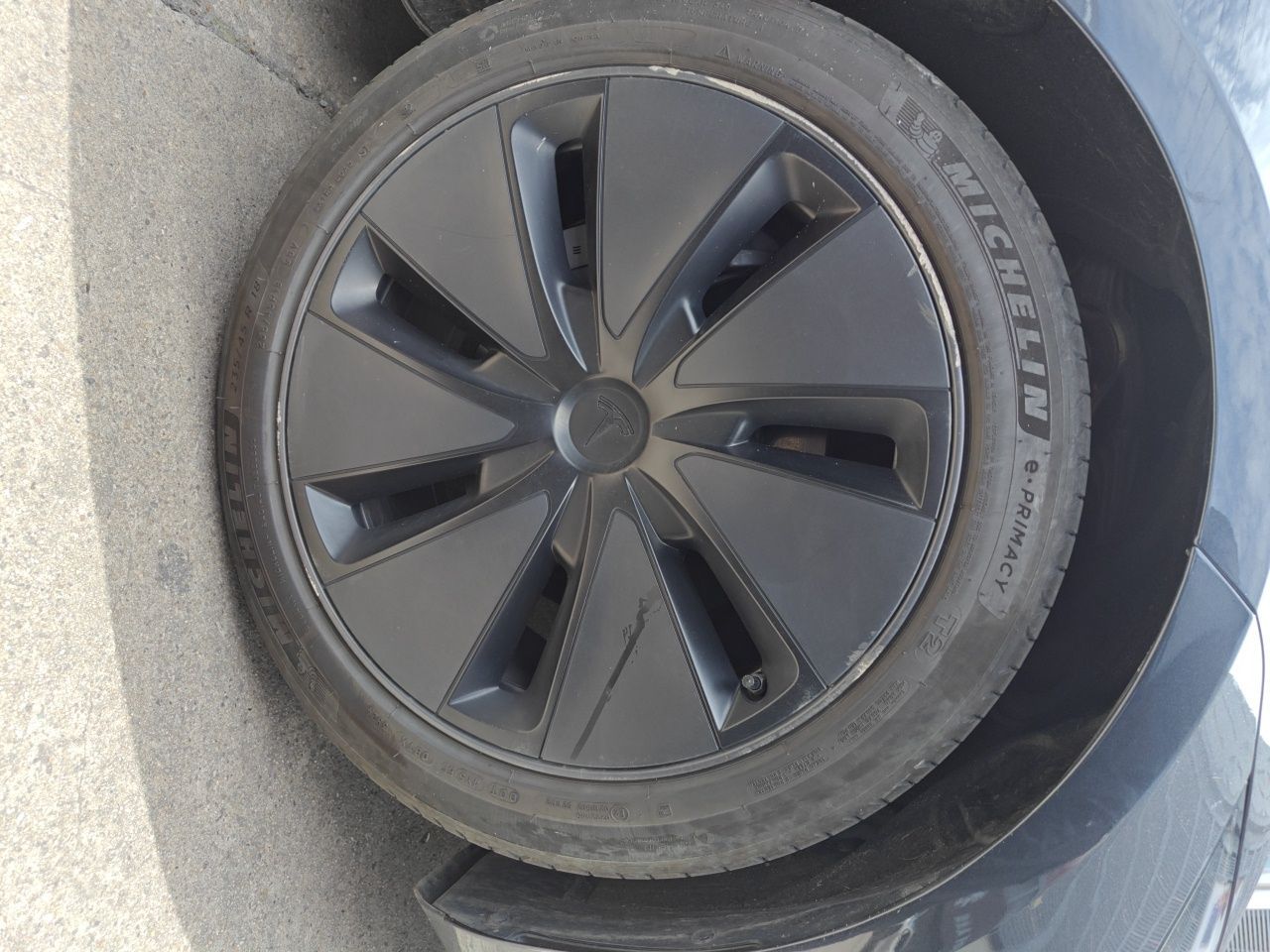 Model 3 2023 RWD photo 3