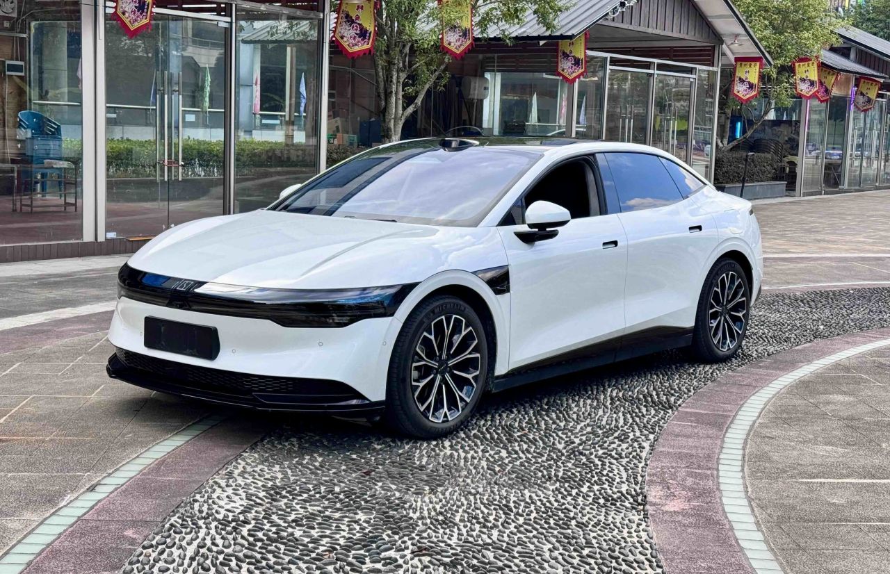 007 2025 RWD ADAS 75kWh