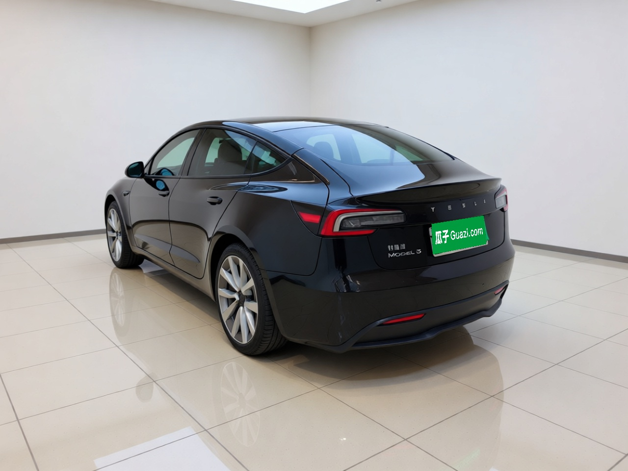 Model 3 2023 RWD photo 4