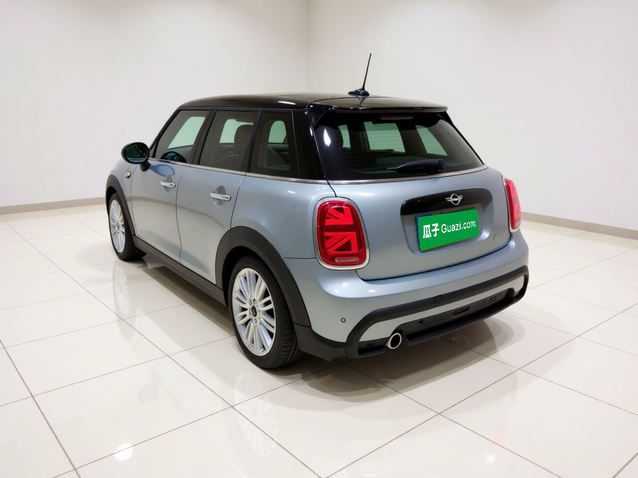 2022 Facelift 1.5T COOPER Classic 5-Door photo 4