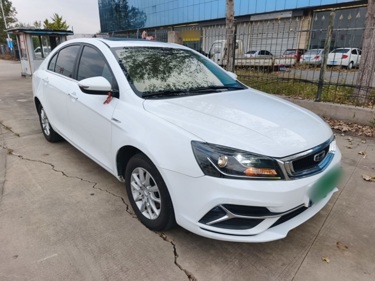 Emgrand 2020 1.5L MT Luxury photo 3