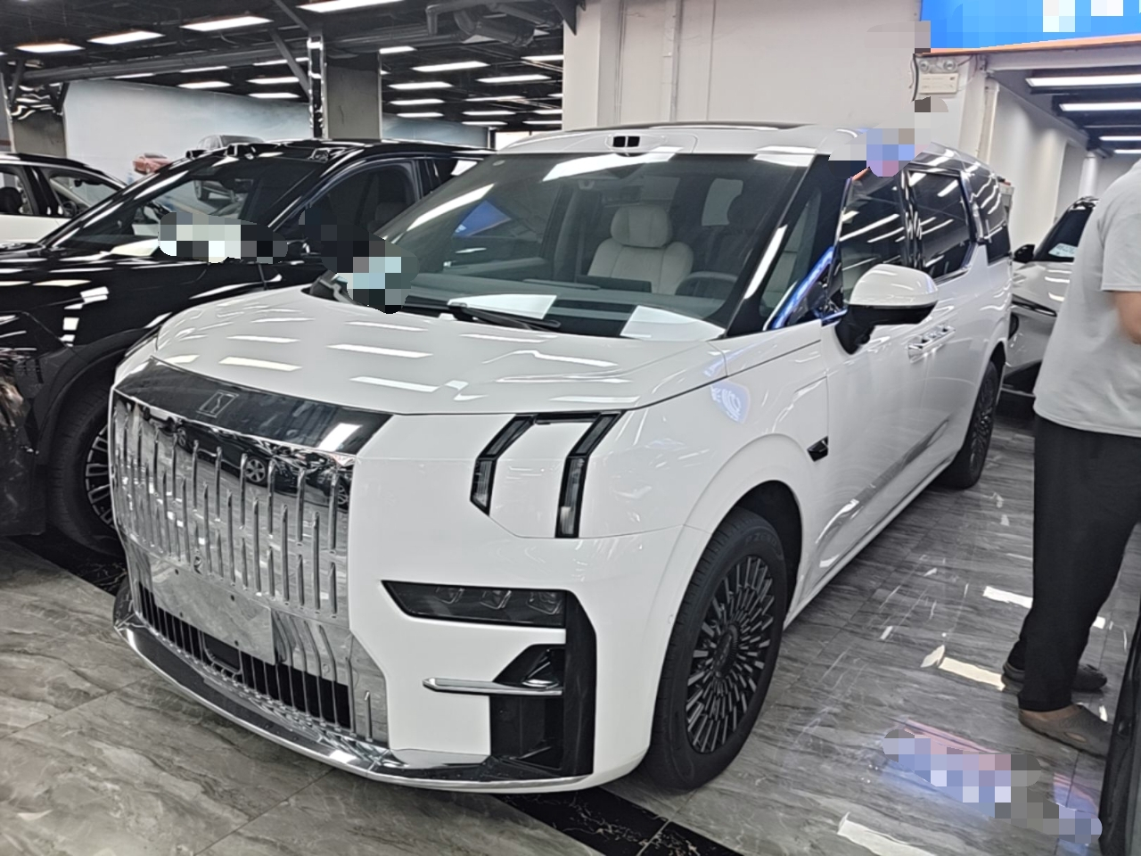 009 2024 7-Seater AWD 108kWh