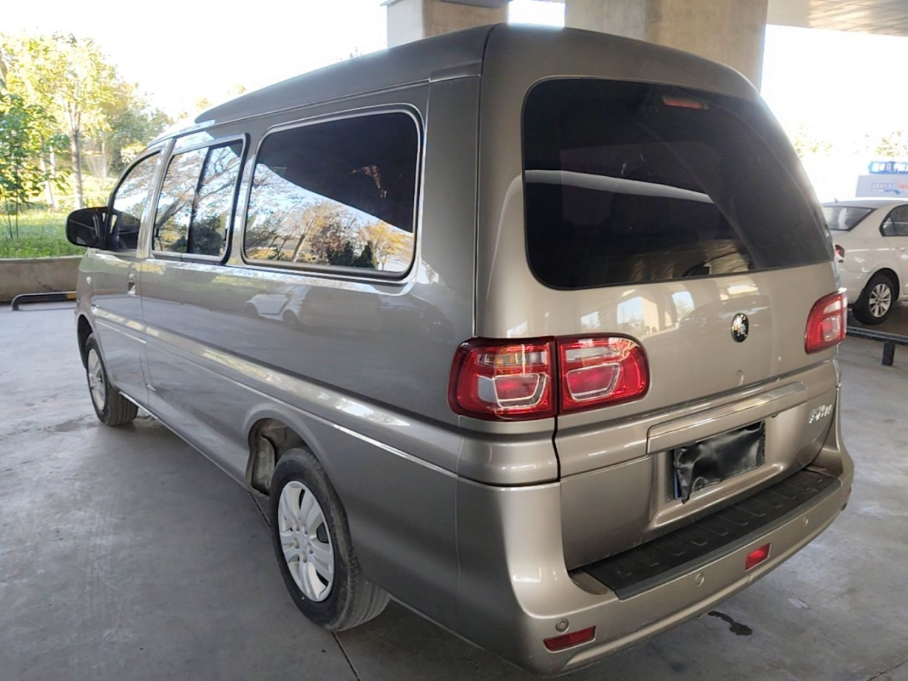 Lingzhi 2023 M5L 1.6L 7-Seater photo 4