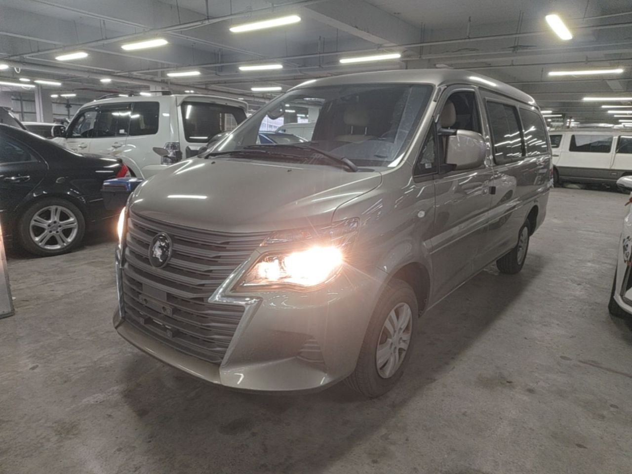 Lingzhi 2023 M5L 1.6L 7-Seater