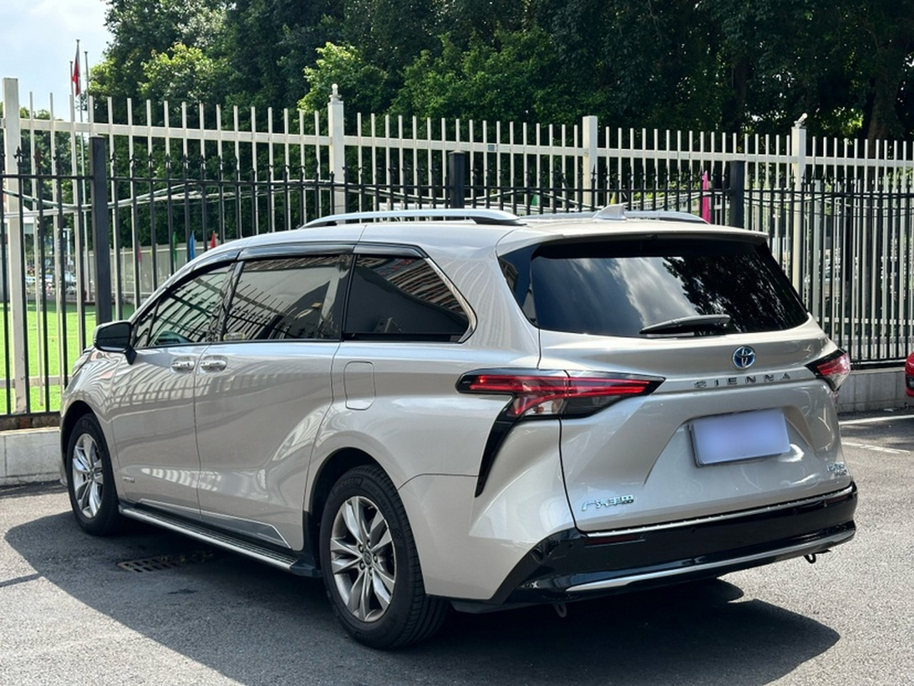 Sienna 2021 2.5L Hybrid Platinum photo 3