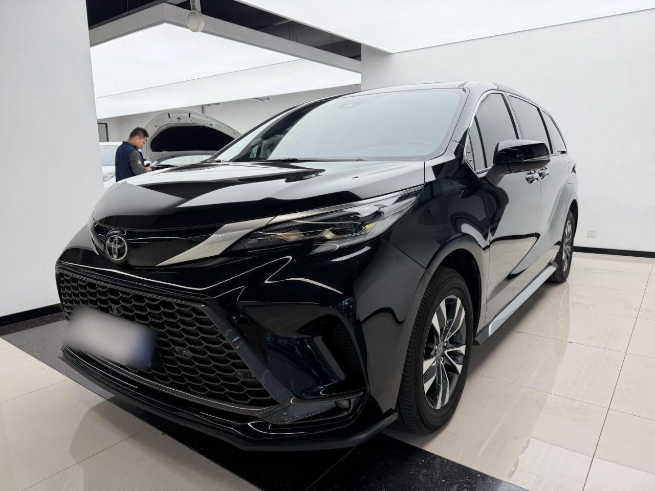 Granvia 2024 2.5L Hybrid Premium PLUS AWD