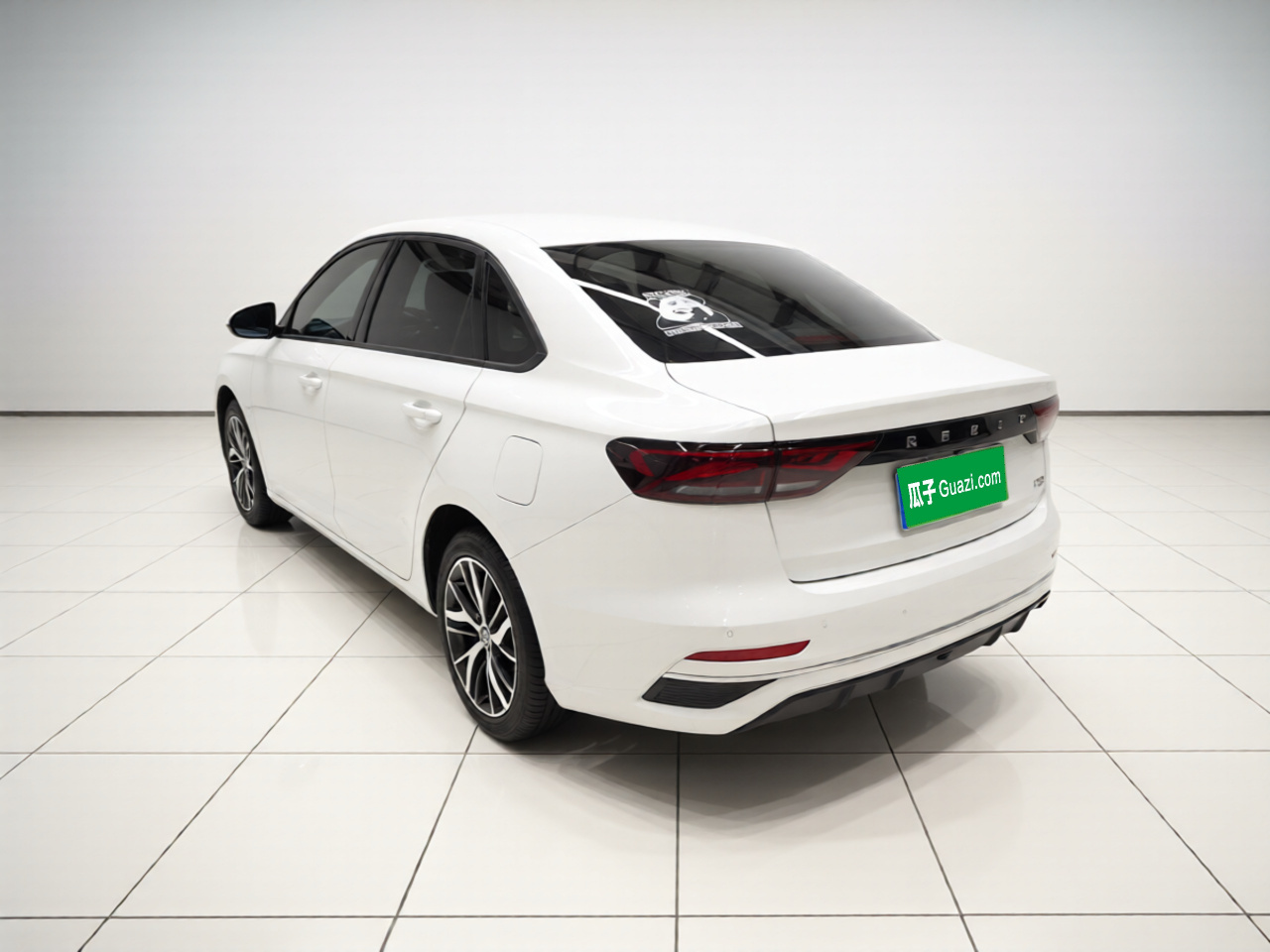 Emgrand 2023 4 Champion 1.5L CVT Luxury photo 4