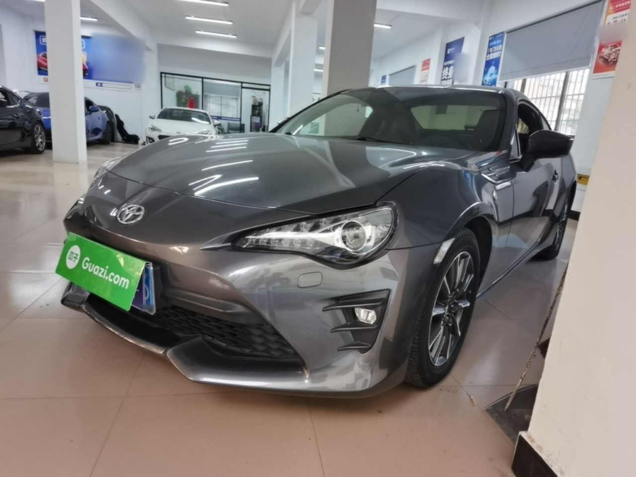 86 2019 2.0L AT Luxury