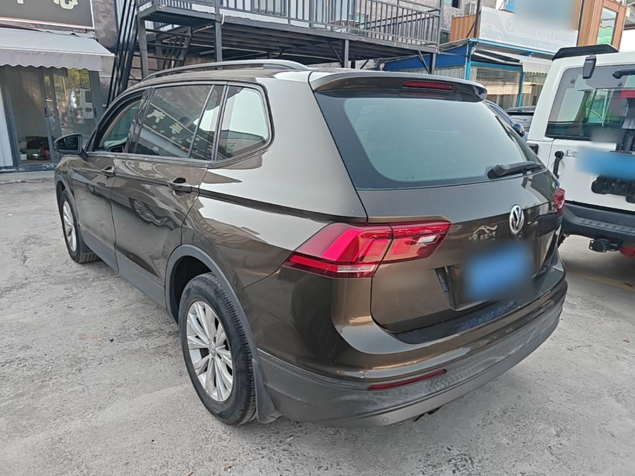 Tiguan L 2017 330TSI AT RWD photo 4