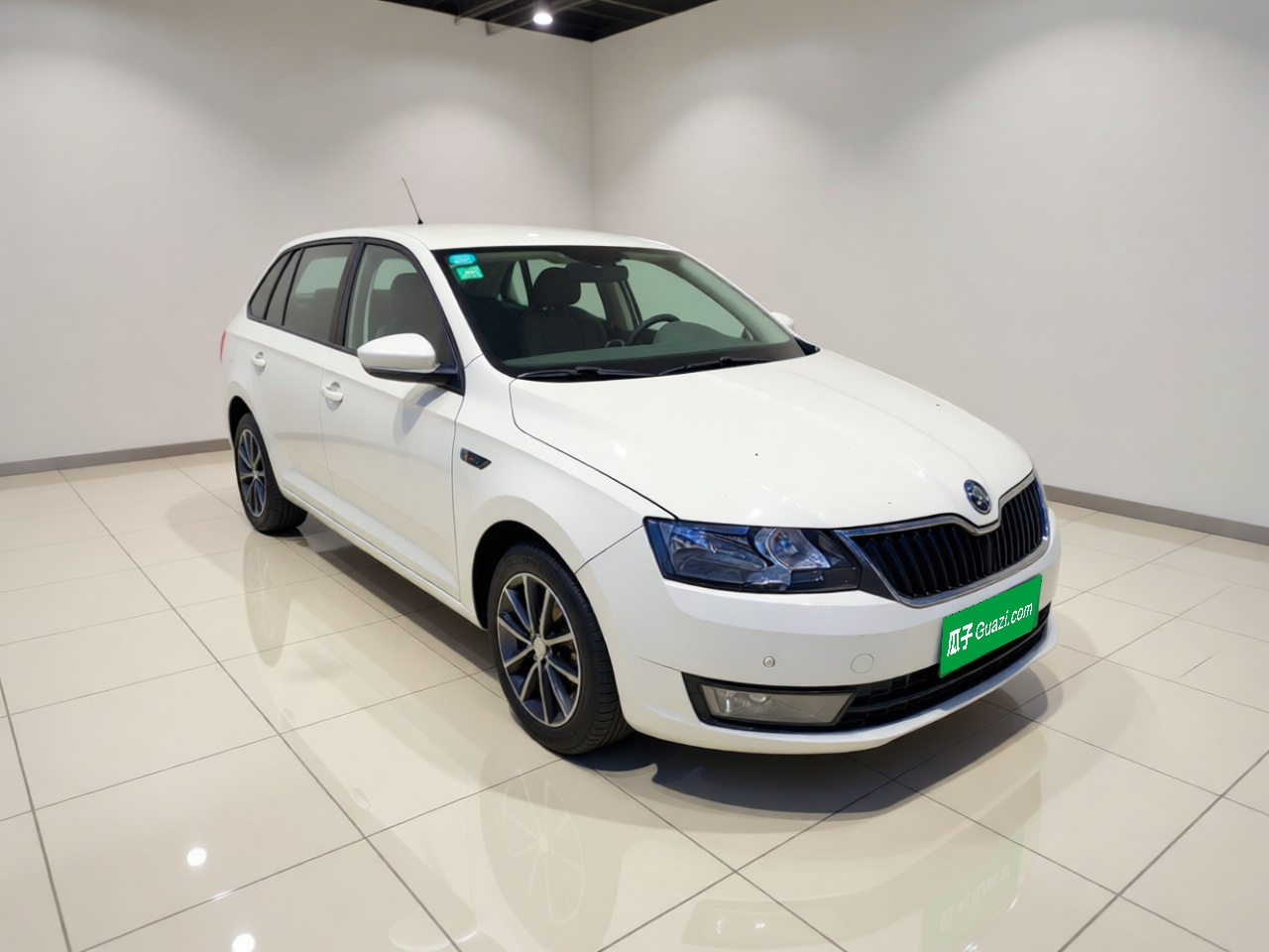 Rapid Spaceback 2016 Facelift 1.6L AT photo 3