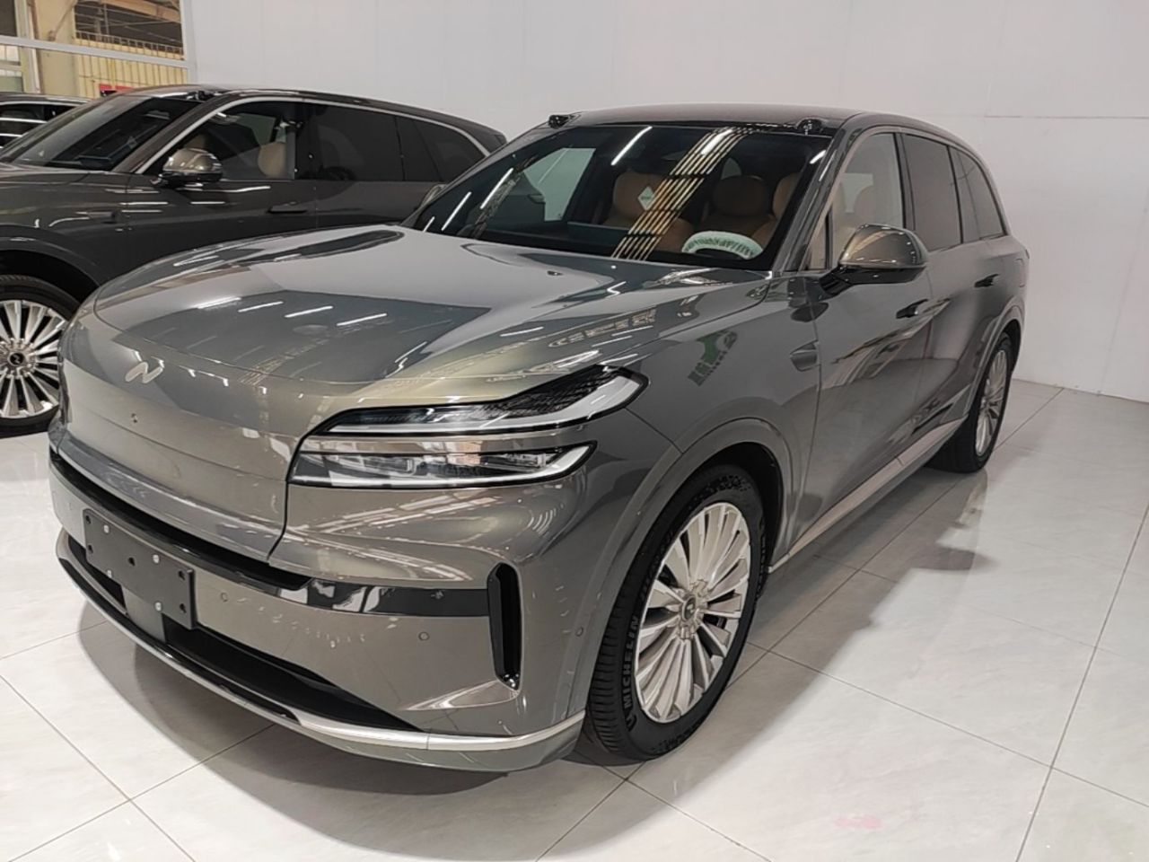 L90 2025 Max 6-Seater 60