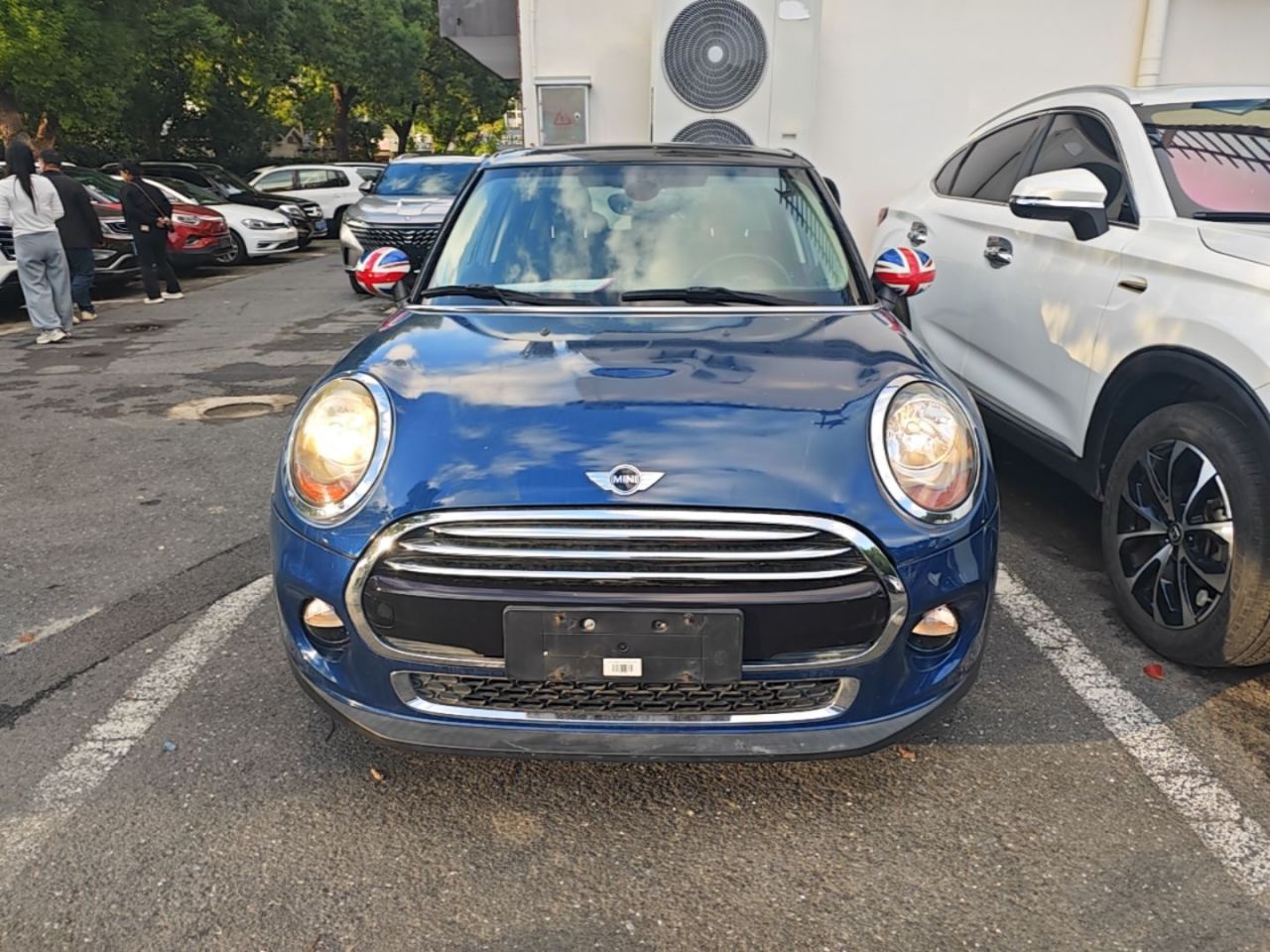 2016 1.5T COOPER 5-Door photo 2