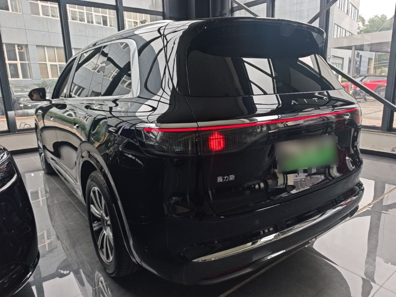 HIMA AITO M8 2025 EREV Max+ 53.4kWh 6-Seater 192-Line LiDAR photo 4