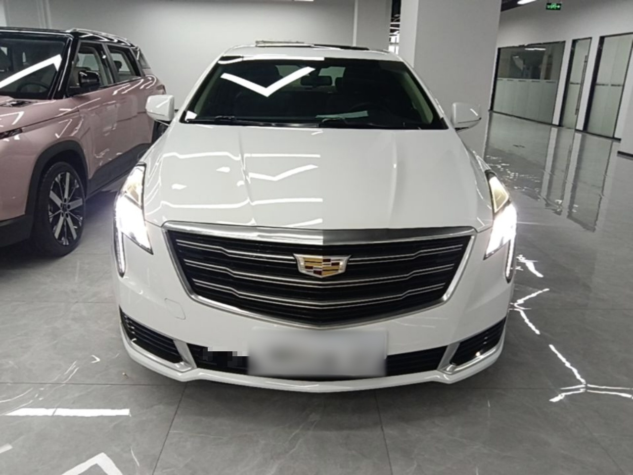 XTS 2018 28T Tech photo 2
